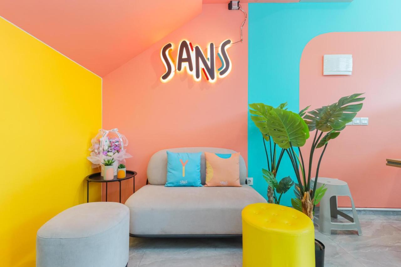 Sans Hotel Clover Ace Surabaya By Reddoorz Экстерьер фото