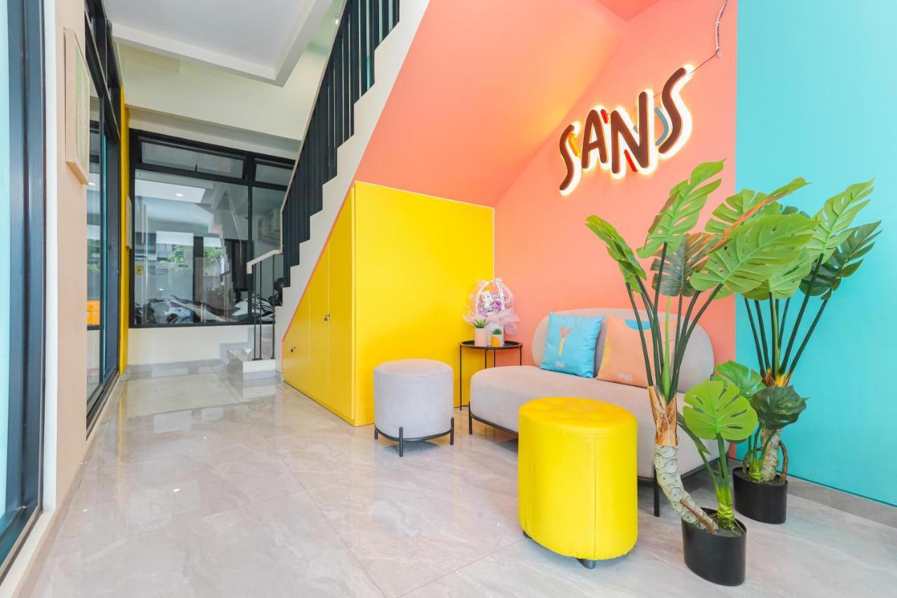 Sans Hotel Clover Ace Surabaya By Reddoorz Экстерьер фото